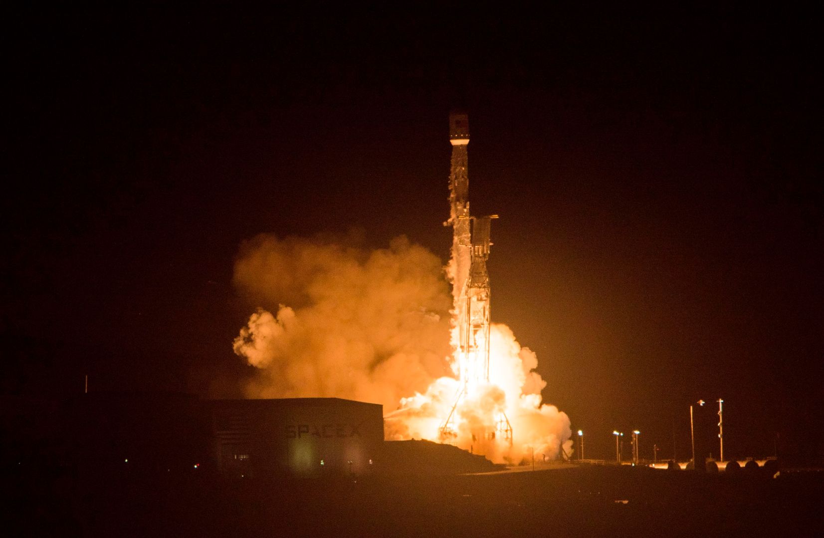 The SpaceX Falcon 9 rocket launches from Vandenberg Air Force Base in Lompoc on Dec. 22, 2017. (Credit: Robyn Beck / AFP / Getty Images)