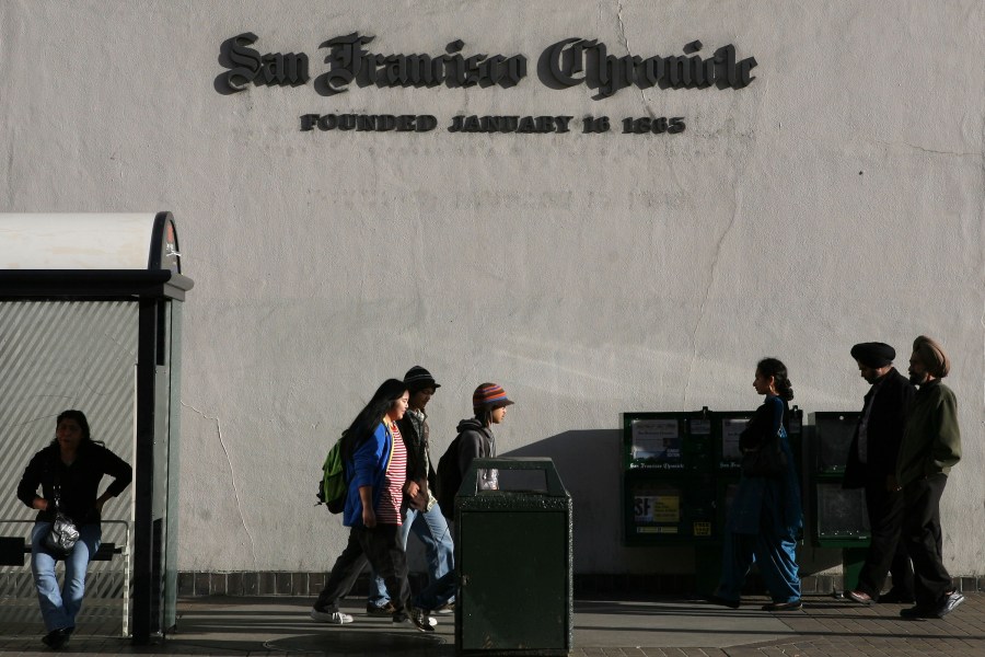 Pedestrians walk by the San Francisco Chronicle building Feb. 24, 2009, in San Francisco, California (Justin Sullivan/Getty Images)