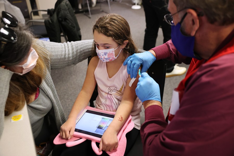 A child receives the Pfizer COVID-19 vaccination on Nov.4, 2021 in Annandale, Virginia. (Chip Somodevilla/Getty Images)