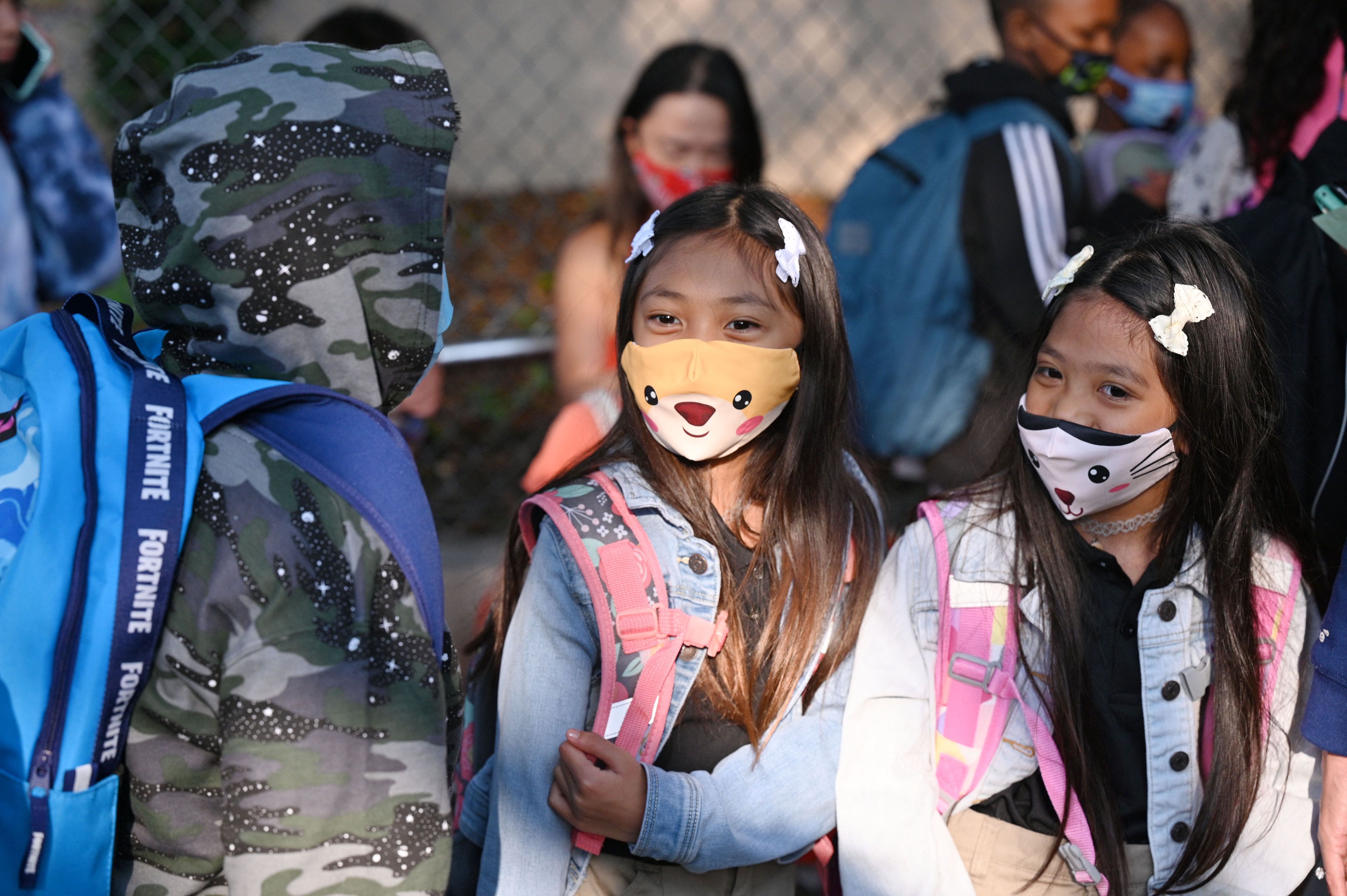 Students and parents arrive masked for the first day of the school year at Grant Elementary School in Los Angeles on Aug. 16, 2021. (ROBYN BECK/AFP via Getty Images)