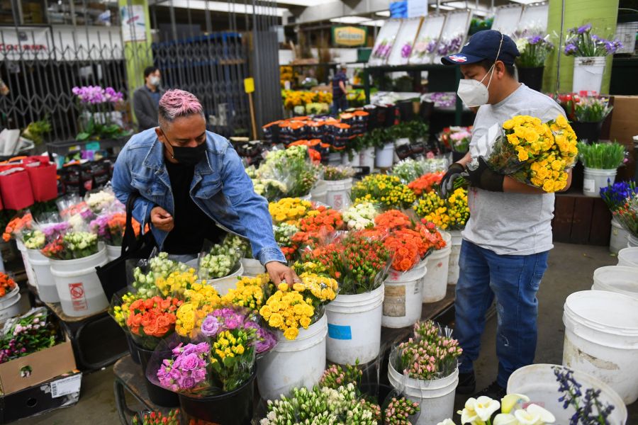 Customers select flowers for sale from a wholesale merchant ahead of the Valentine's Day holiday outside the Southern California Flower Market on Feb. 10, 2022 in Los Angeles, California. (PATRICK T. FALLON/AFP via Getty Images)