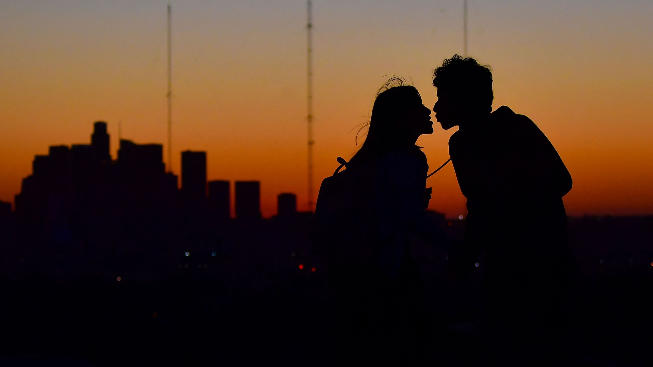 A couple kisses after sunset in Los Angeles on Feb. 10, 2022, as a winter heat wave hits California where abnormally high temperatures reached 20 degrees above normal. (FREDERIC J. BROWN/AFP via Getty Images)