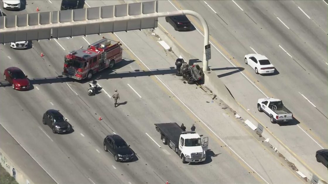 One person died in a rollover crash along the 118 Freeway in Granada Hills on March 1, 2022. (KTLA)