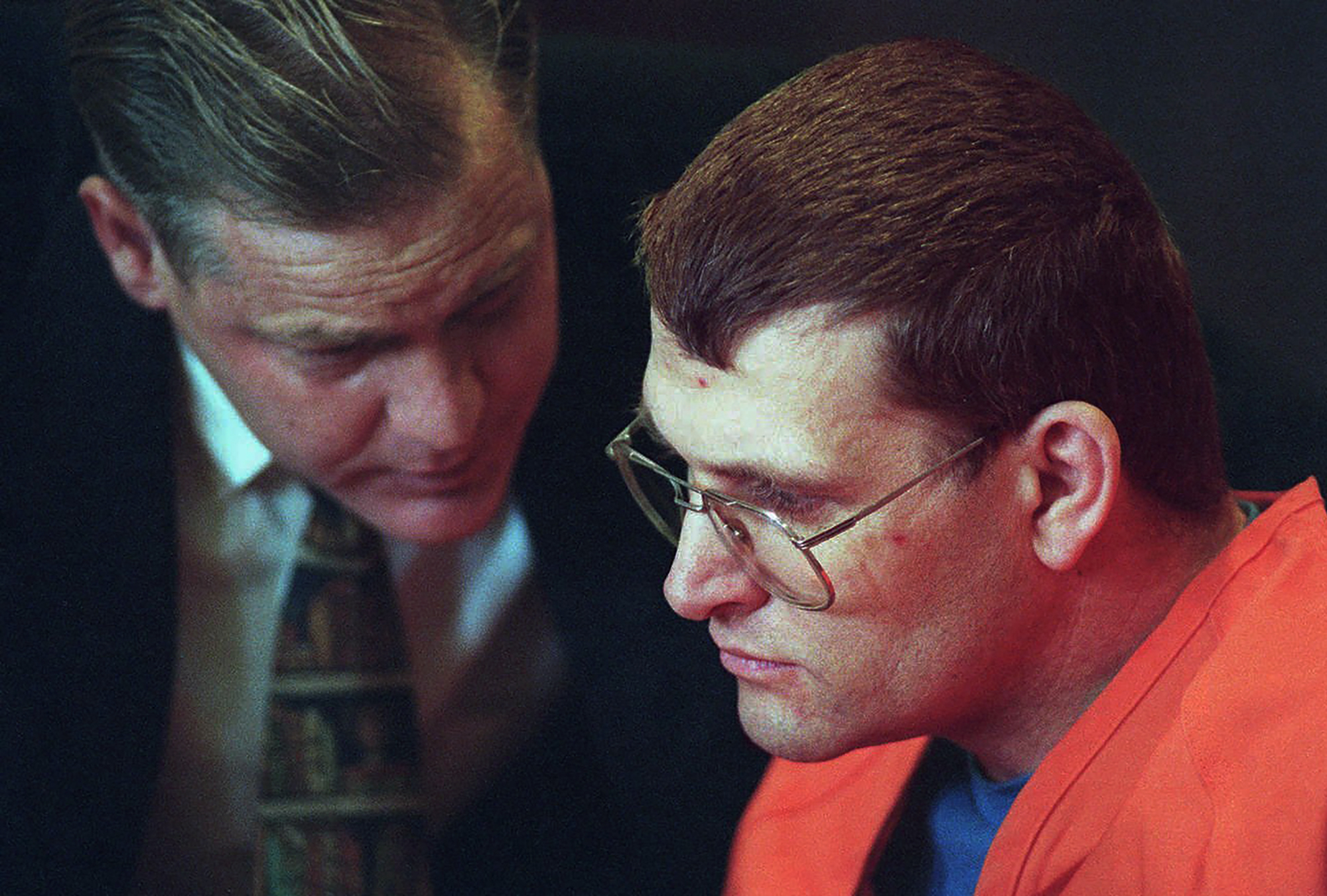 Accused murderer Keith Hunter Jesperson, dubbed the Happy Face Killer, right, listens to his attorney Tom Phelan, moments before pleading guilty to murder charges on Oct. 18, 1995, at the Clark County Courthouse in Vancouver, Wash.