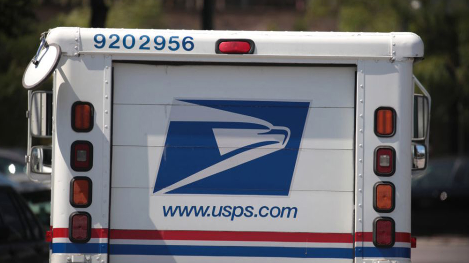 A postal worker leaves a United State Postal Service facility on Aug. 13, 2020 in Chicago, Illinois. (Scott Olson/Getty Images)