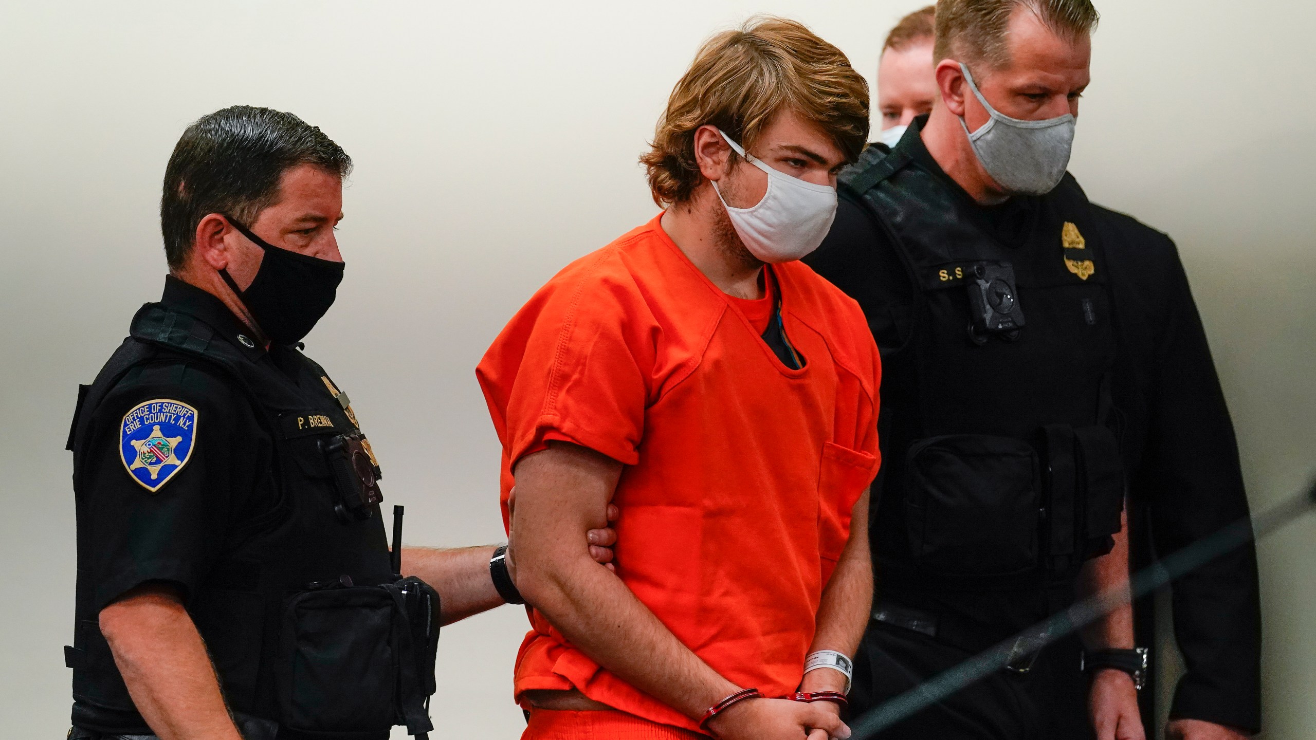 Payton Gendron is led into the courtroom for a hearing at Erie County Court, in Buffalo, N.Y. on May 19, 2022. (Matt Rourke/Associated Press)