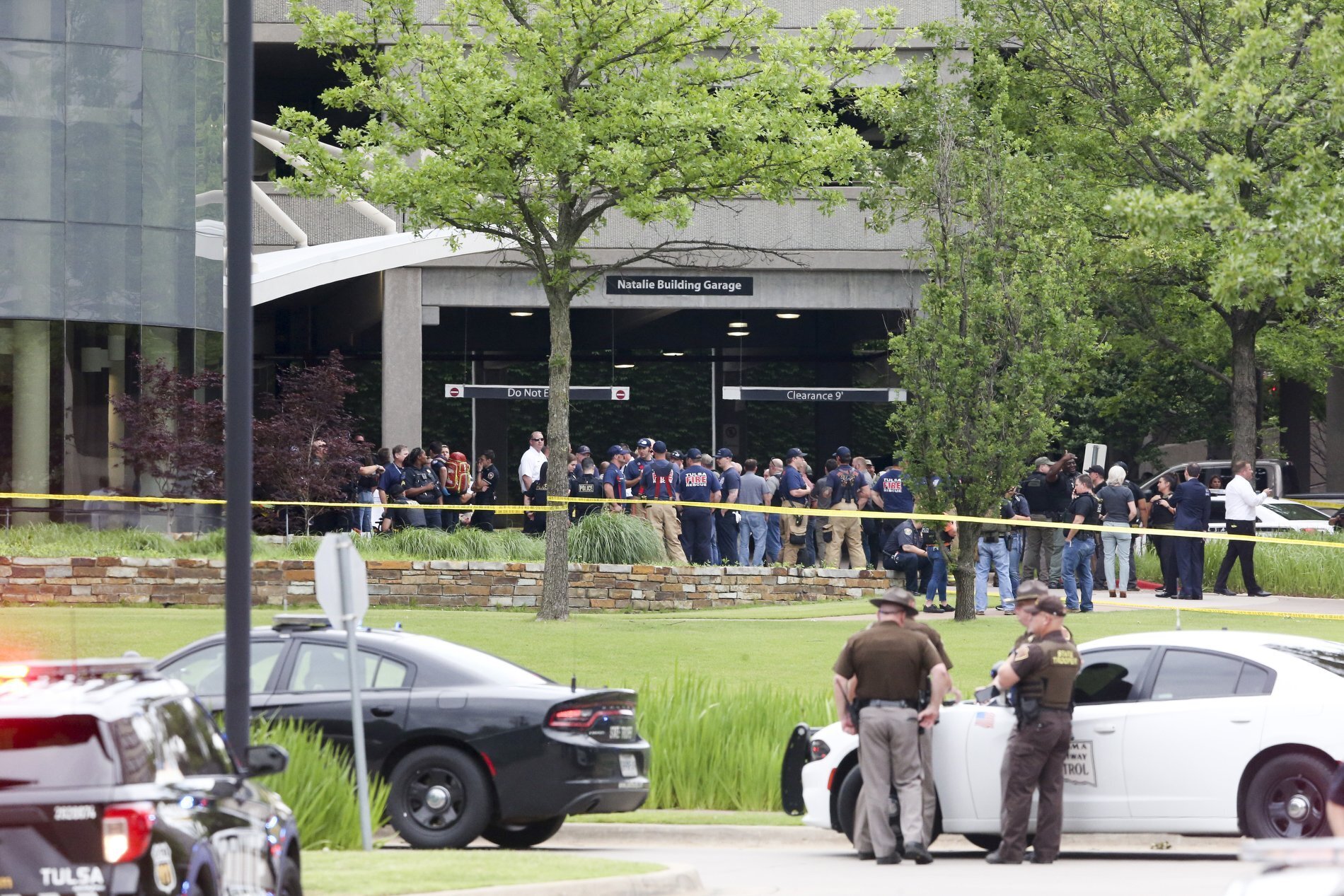 Emergency personnel respond to a shooting at the Natalie Medical Building on June 1, 2022 in Tulsa, Okla. (Ian Maule/Tulsa World via AP)