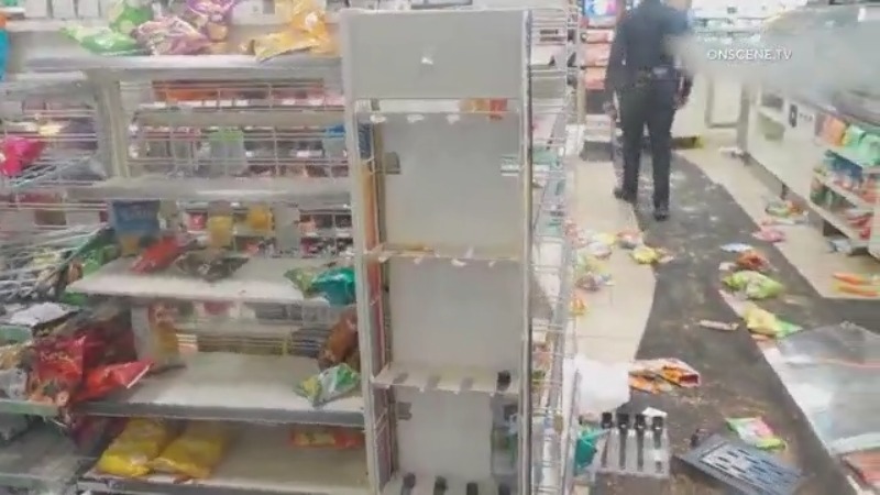 Mob Trashes 7-Eleven