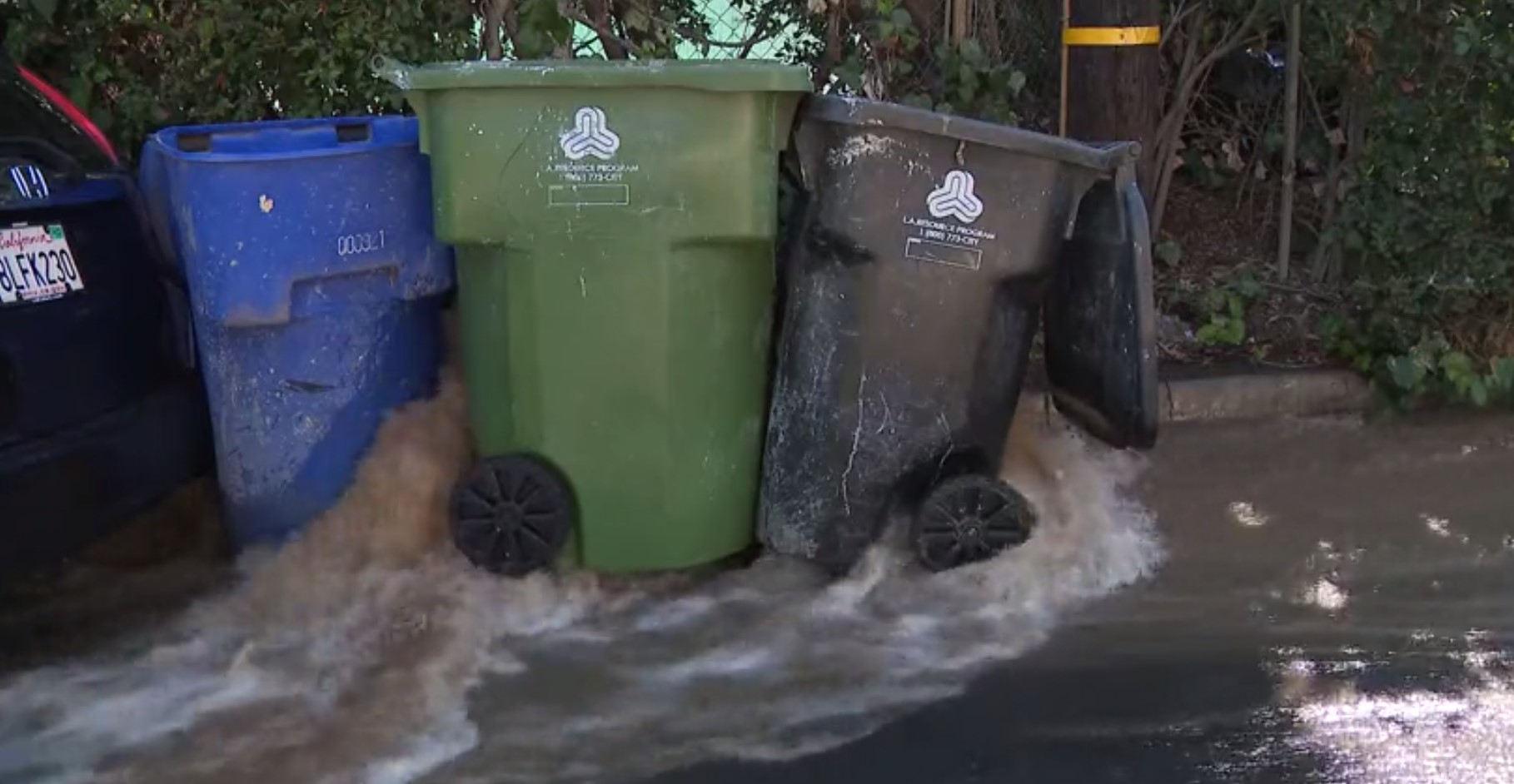 Fast-moving water from a broken main flooded a Brentwood street on Aug. 14, 2022. (KTLA)