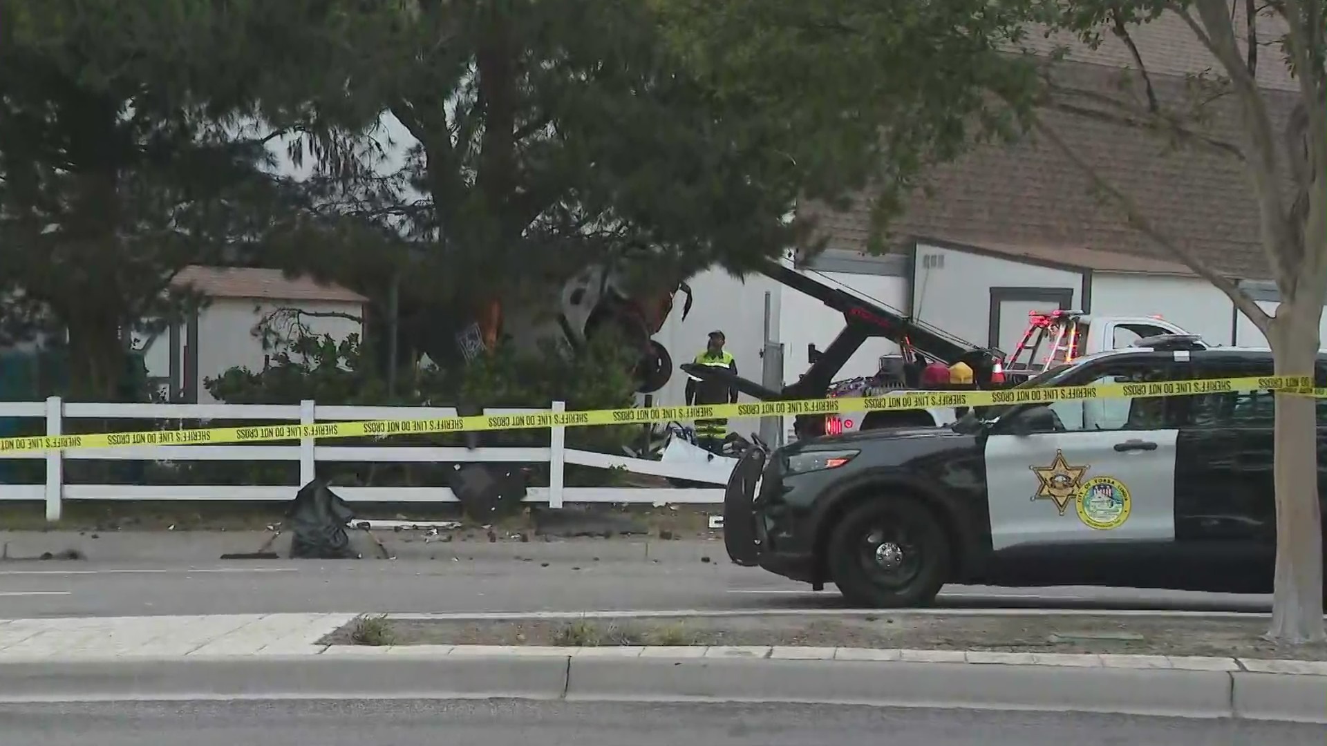 Driver hits tree, dies in Yorba Linda