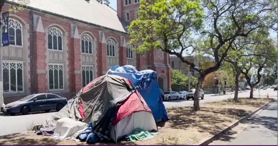 A lone tent getting a small amount of shade (KTLA)