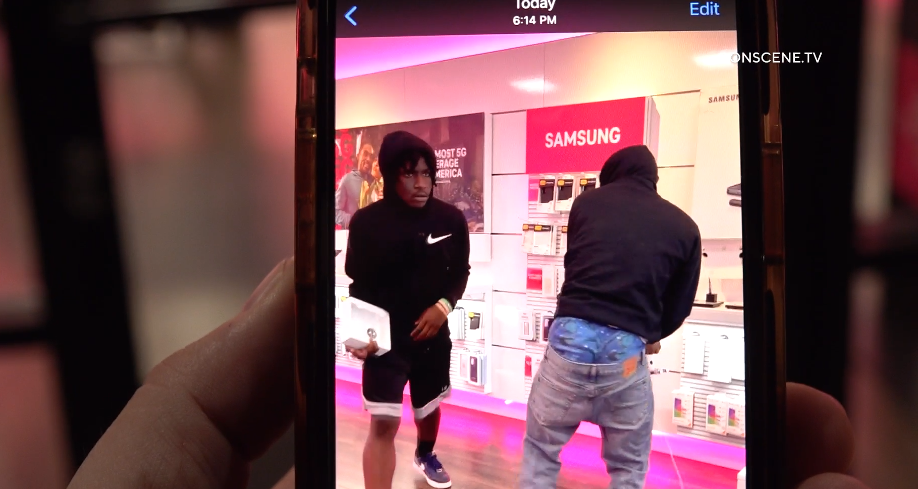 Suspects steal thousands of dollars in merchandise during smash-and-grab robbery of T-Mobile store in Orange on Sept. 19, 2022. (OnScene.TV)