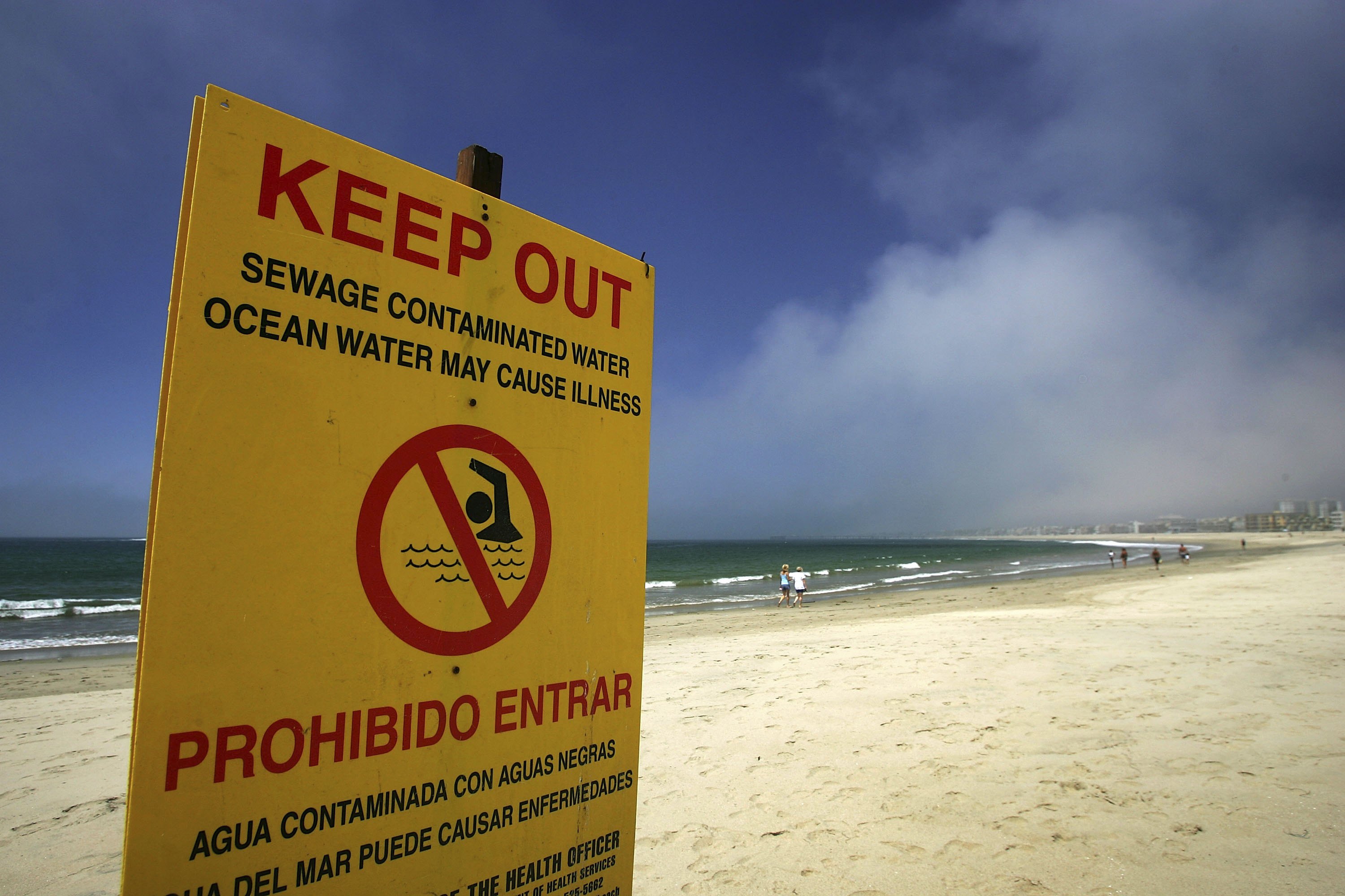 Warning signs posted on Aug. 9, 2006, directed bathers to keep out of the water after raw sewage spilled into Ballona Creek. (David McNew/Getty Images)