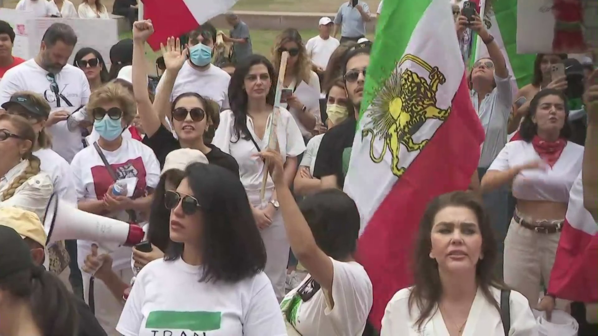 Protesters rallied for a free Iran in downtown Los Angeles on Oct. 1, 2022. (KTLA)