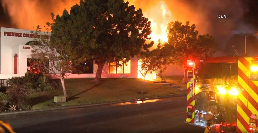 An auto repair center was engulfed n flames in San Juan Capistrano on Nov. 11, 2022. (Loud Labs)