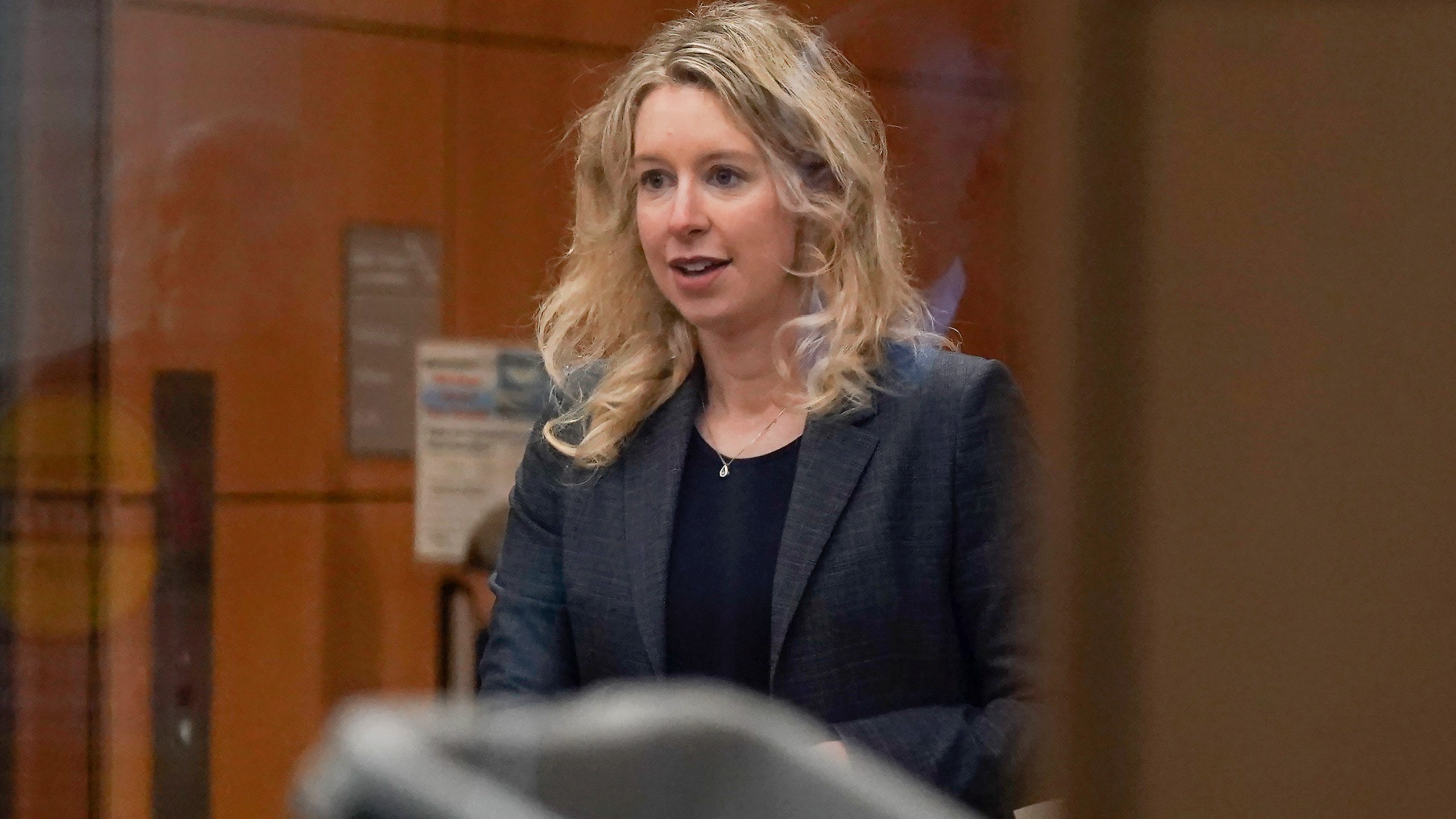 Former Theranos CEO Elizabeth Holmes arrives at federal court in San Jose on Oct. 17, 2022. (Jeff Chiu/Associated Press)