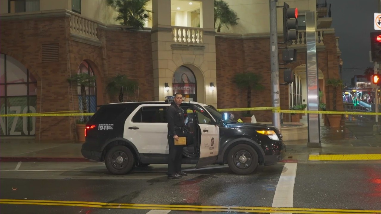 Police investigate a shooting in South Los Angeles on Dec. 28, 2022. (OnScene.TV)