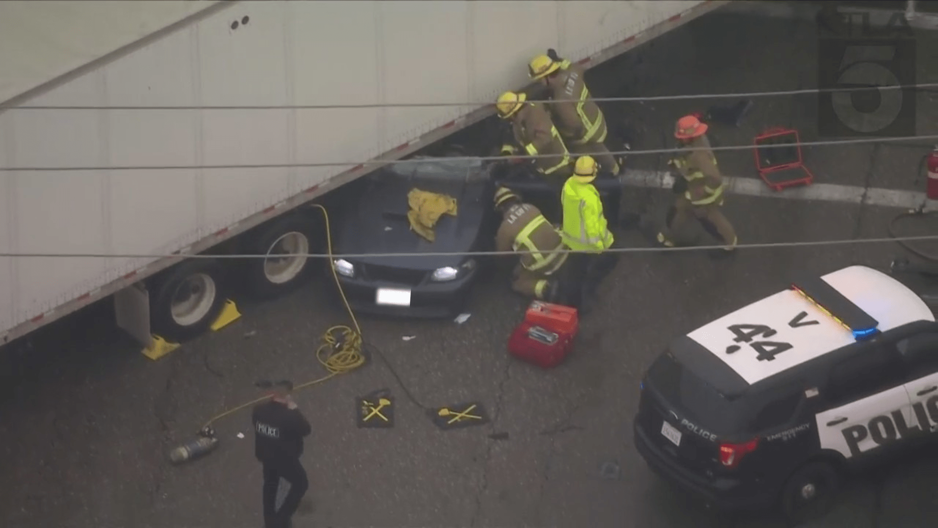 One killed after semi-truck crash in Vernon on Dec. 27, 2022. (KTLA)