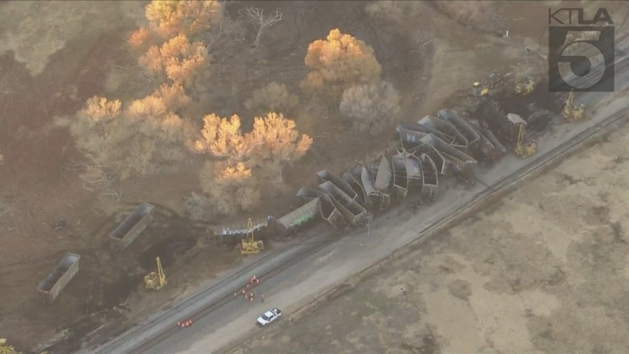 A Union Pacific freight train derailed in Victorville on Dec. 20, 2022. (KTLA)