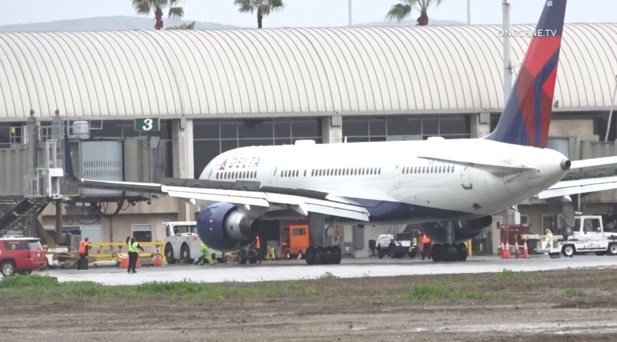 Delta Airlines plane being towed to a boarding gate after an engine caught on fire moments before takeoff on Jan. 10, 2023. (OnScene.TV)