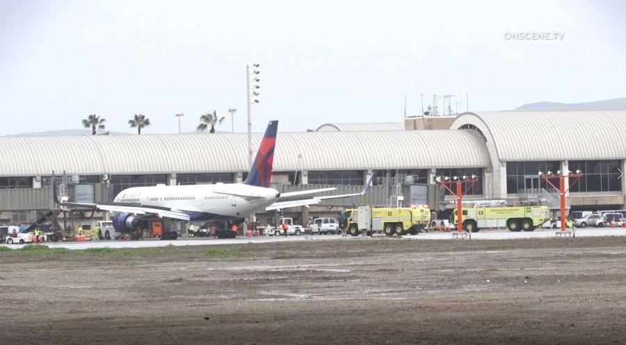 Delta Airlines plane being towed to a boarding gate after an engine caught on fire moments before takeoff on Jan. 10, 2023. (OnScene.TV)