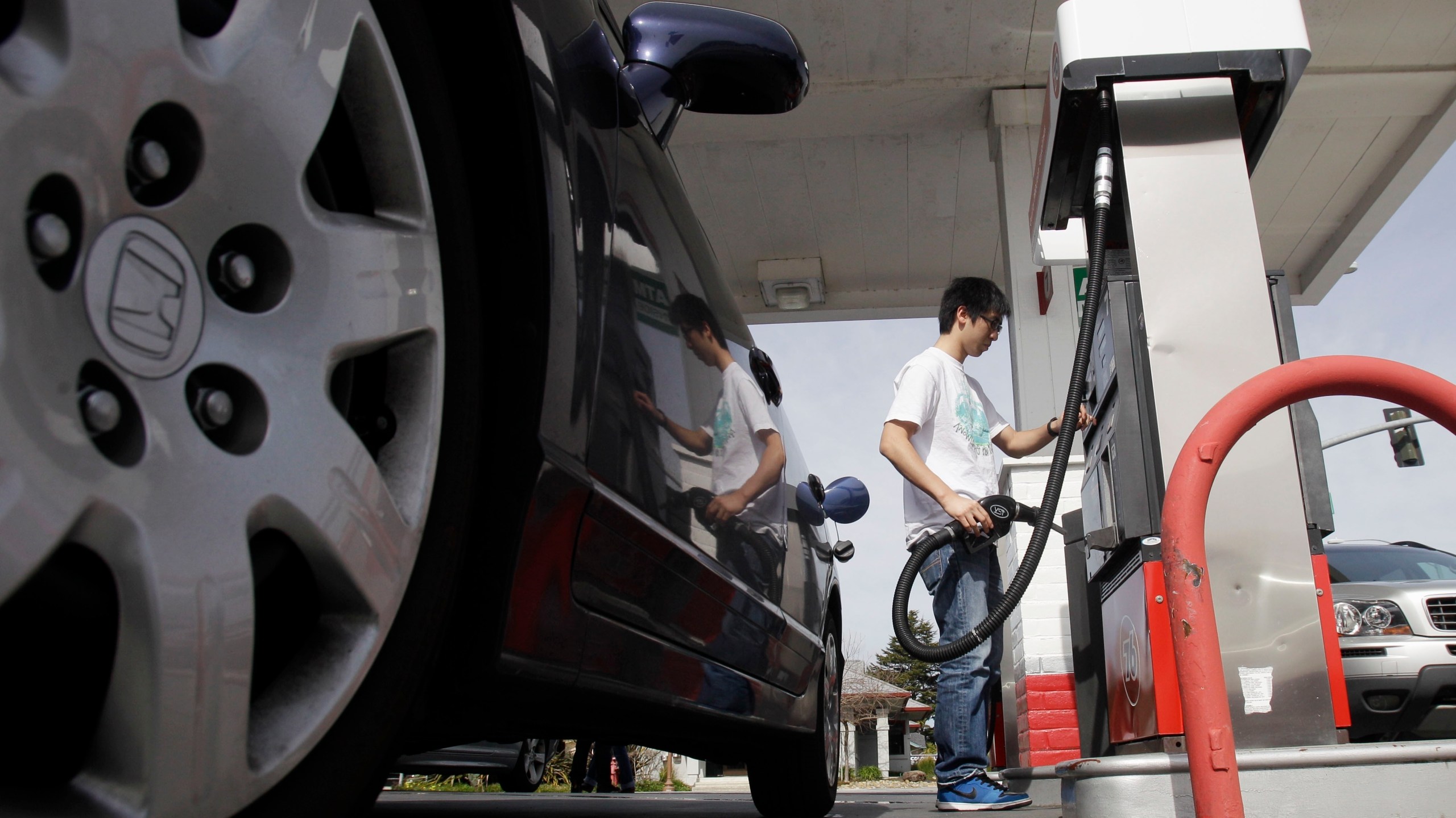 A motorist fuels up at a gas station in Santa Cruz, Calif., Monday, March 7, 2011. A leak in a fuel pipeline facility in California has forced a shutdown of deliveries of gasoline and diesel from the Los Angeles to areas including Las Vegas and Phoenix. (AP Photo/Marcio Jose Sanchez, File)