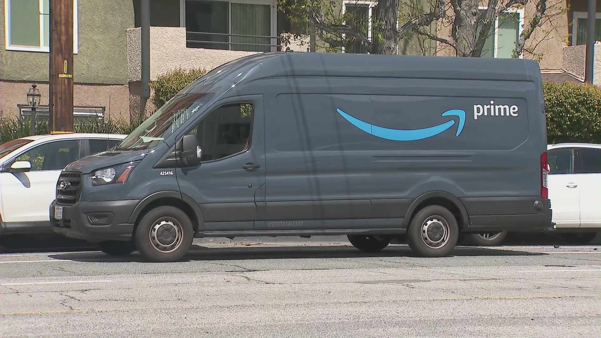 Amazon Delivery Truck (KTLA)