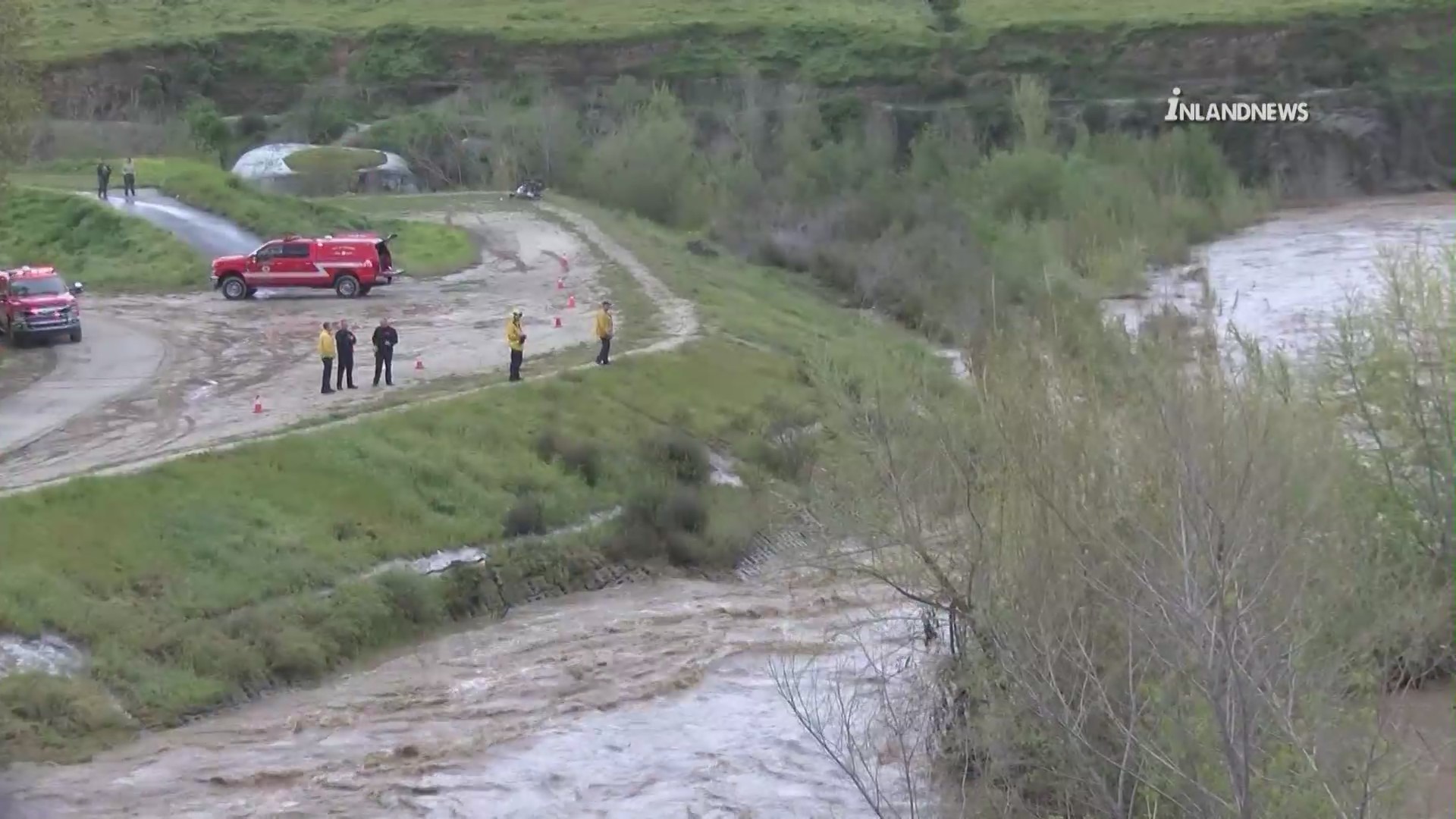 Drivers rescued from flooded Santa Ana River in Jurupa Valley.(Inland News)