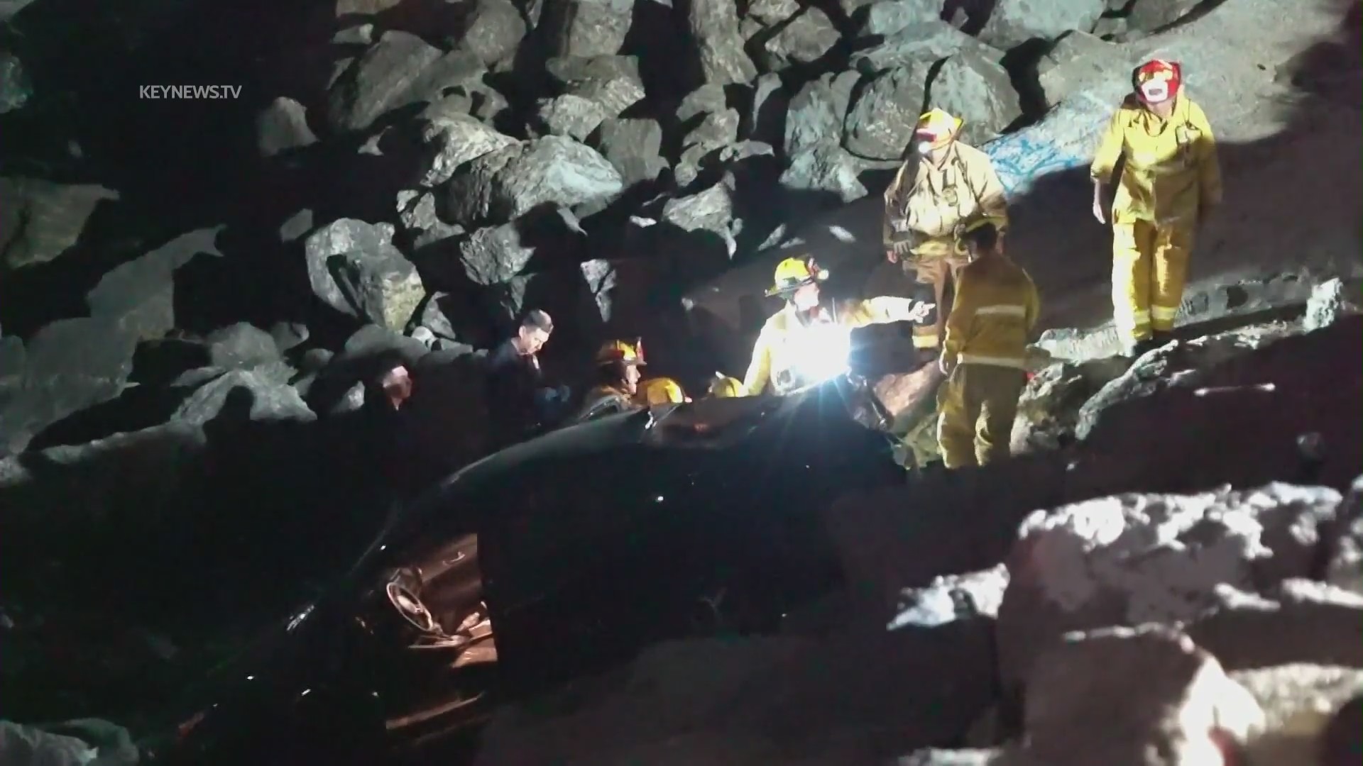 A driver allegedly under the influence smashed into parked cars along PCH on April 8, 2023, sending them careening toward pedestrians on the oceanside rocks below. (KeyNews.TV)