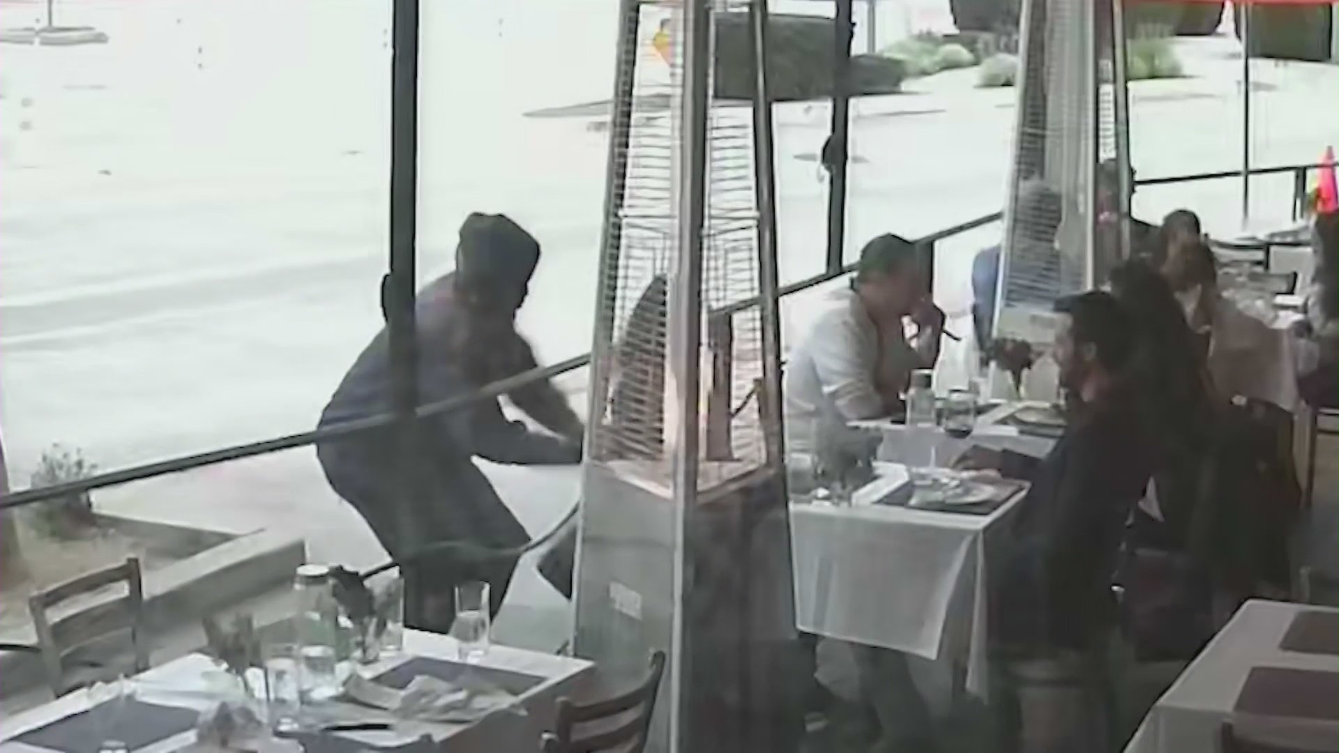 Video captured the moment a thief quickly snatches a woman's purse hanging on a dining chair at a Culver City restaurant on May 14, 2023. (Akasha)