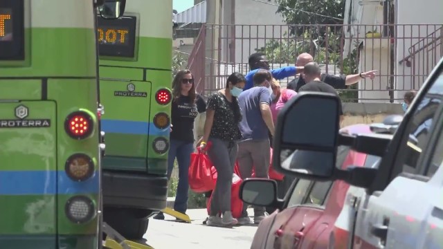 The second bus carrying migrants from the Texas-Mexico border to Los Angeles arrived on July 1, 2023. (KTLA)