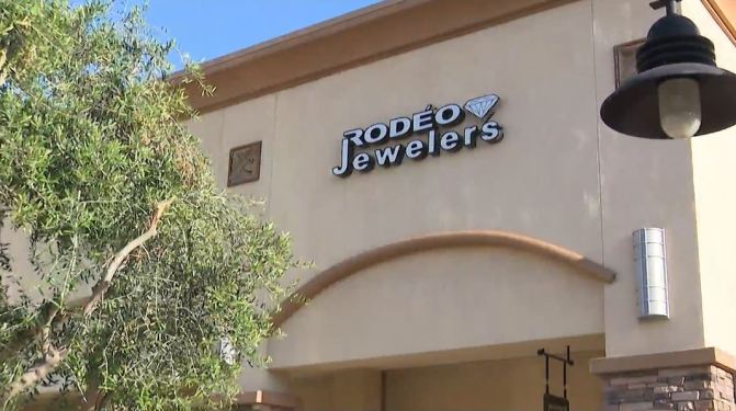 The exterior of Rodeo Jewelers in La Verne, California. (KTLA)