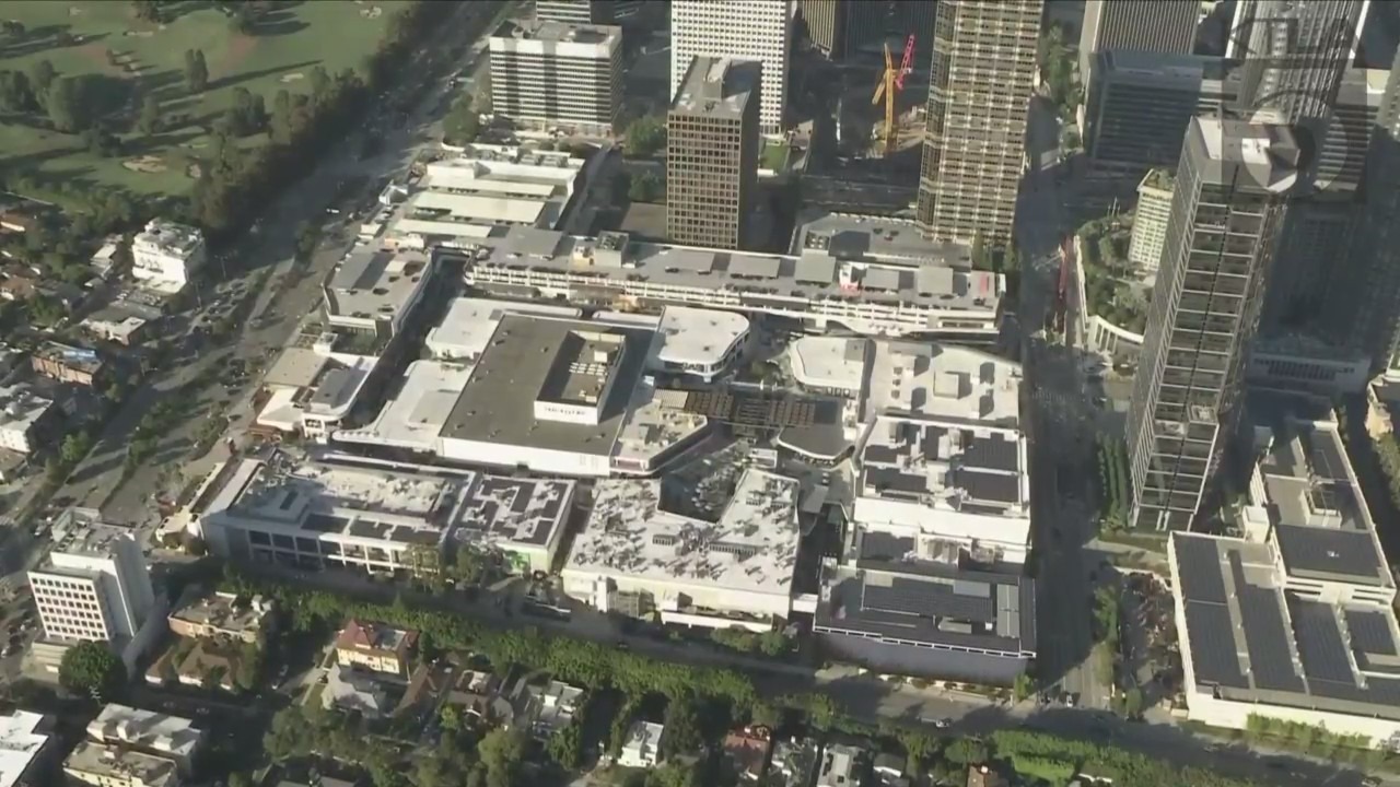 The Westfield Century City mall in Los Angeles. (KTLA)