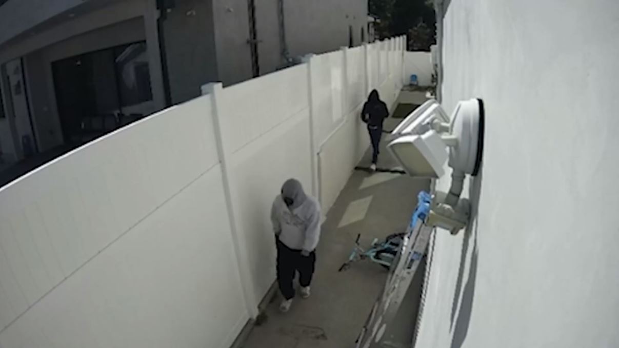 Security video captured the moment three masked thieves attempted to break into a Pico-Robertson home in broad daylight.