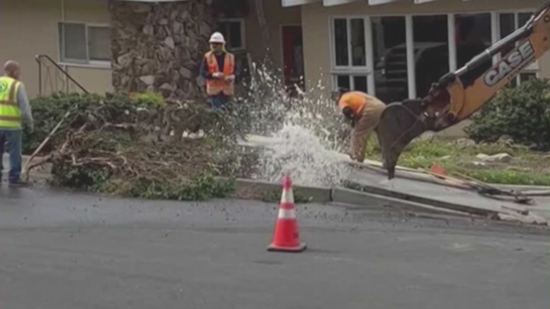 Residents on Palos Verdes Peninsula concerned after 2 homes red tagged due to shifting soil