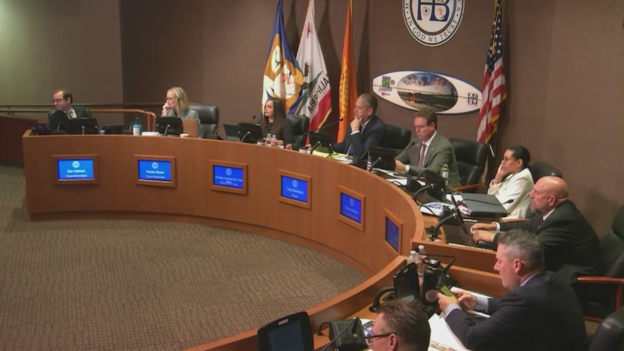 Huntington Beach city council meeting to consider a no-mask, no-vaccine mandate on Sept. 5, 2023. (KTLA)