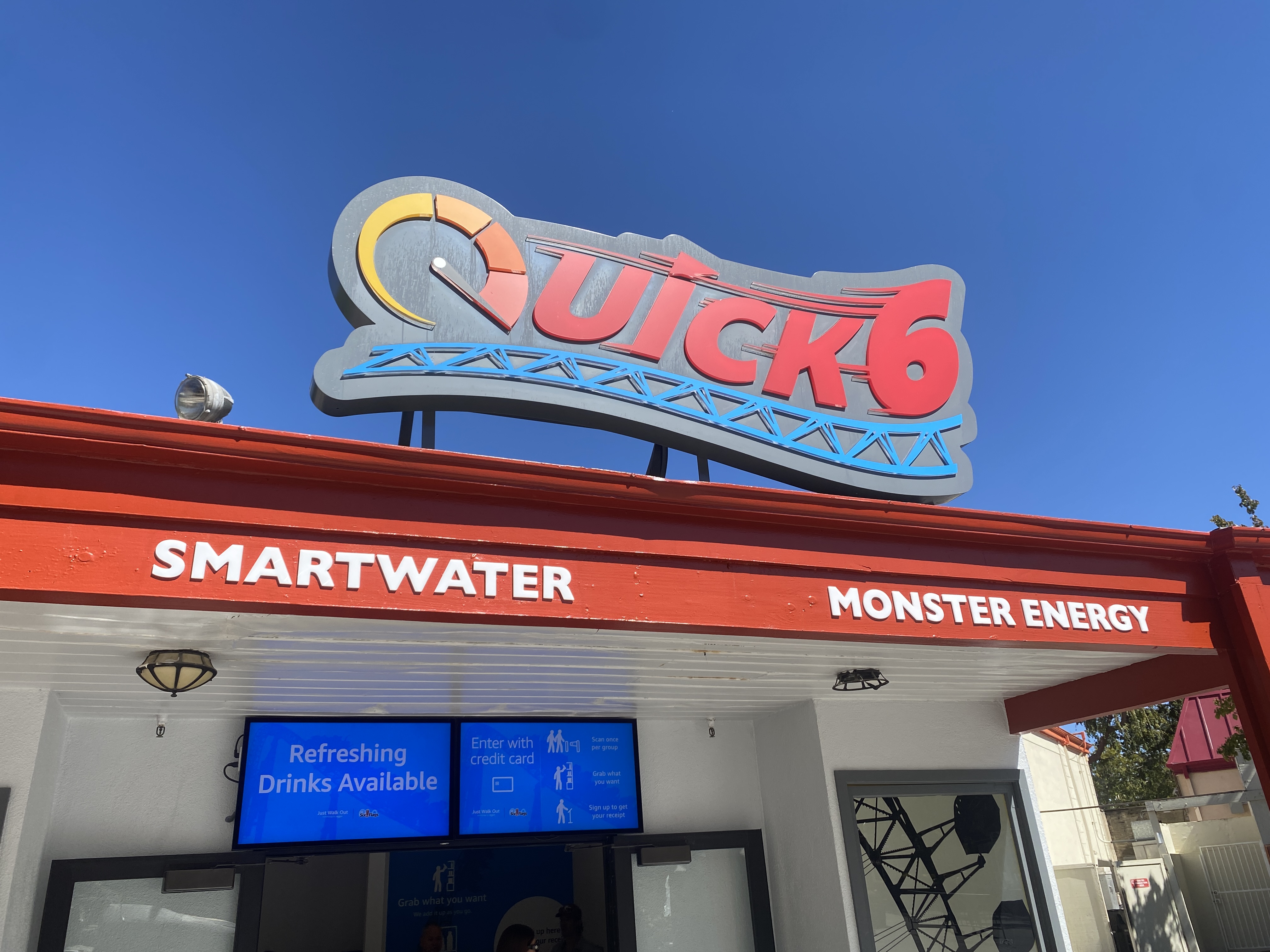 Six Flags Magic Mountain recently unveiled its "Quick 6" concept store with Amazon Just Walk Out technology. (KTLA)