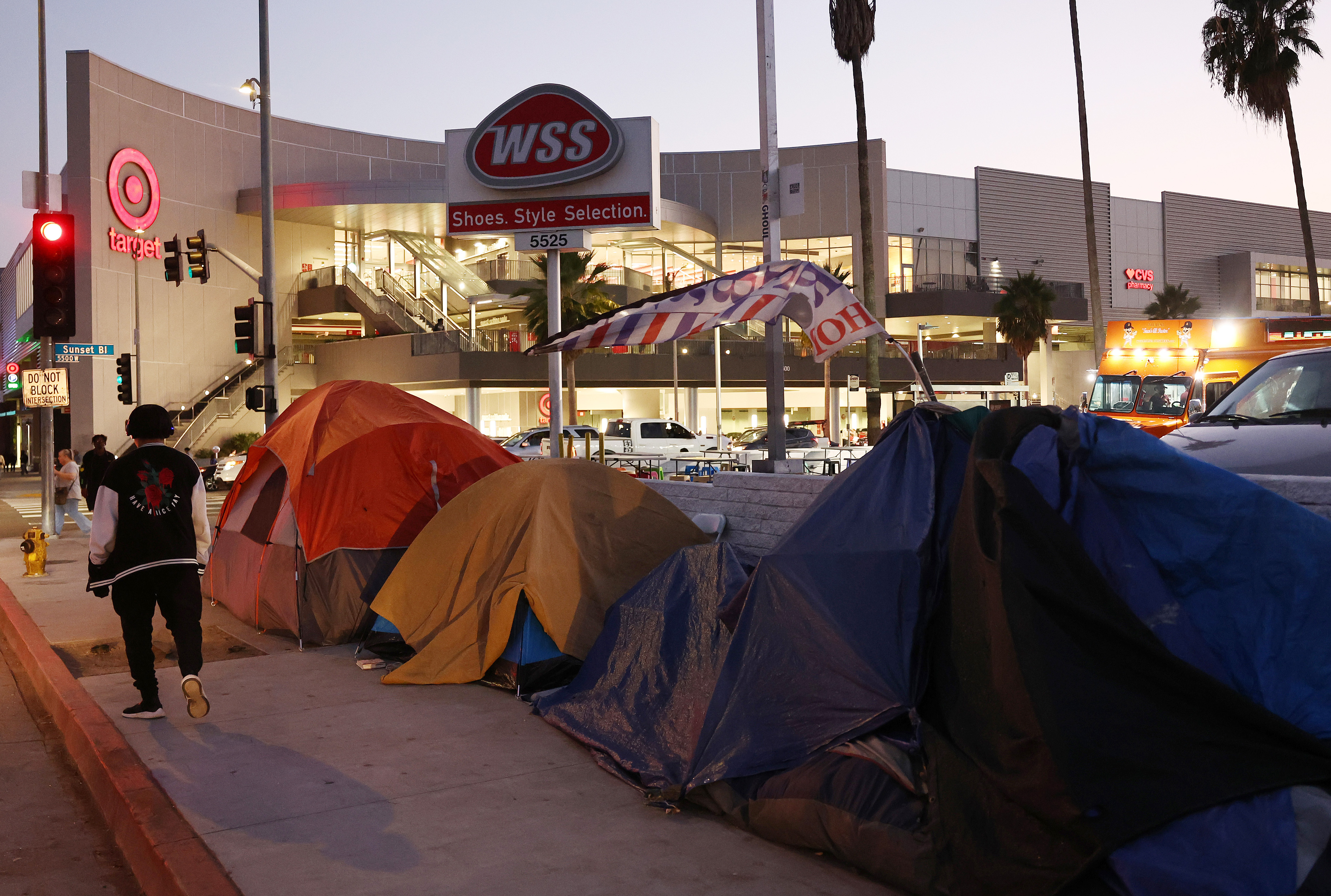 Homelessness encapement in Los Angeles