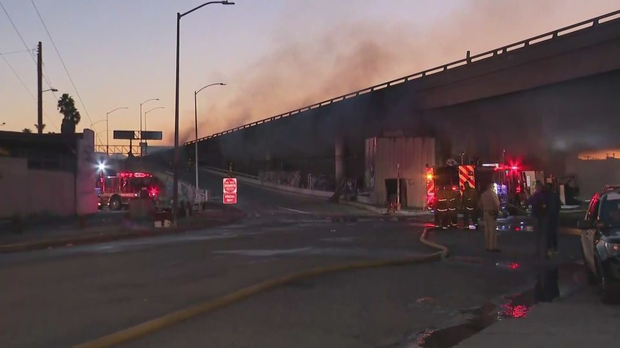 10 Freeway shut down in downtown L.A. due to massive fire