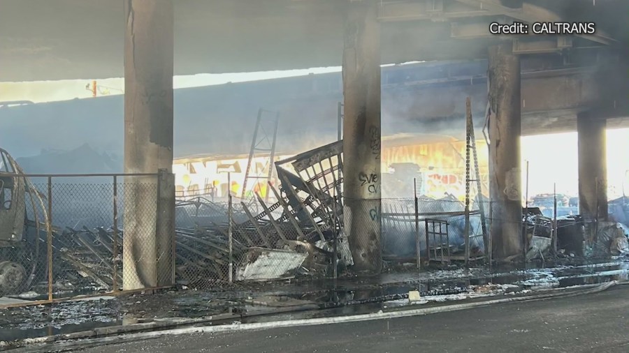 10 Freeway shut down in downtown L.A. due to massive fire