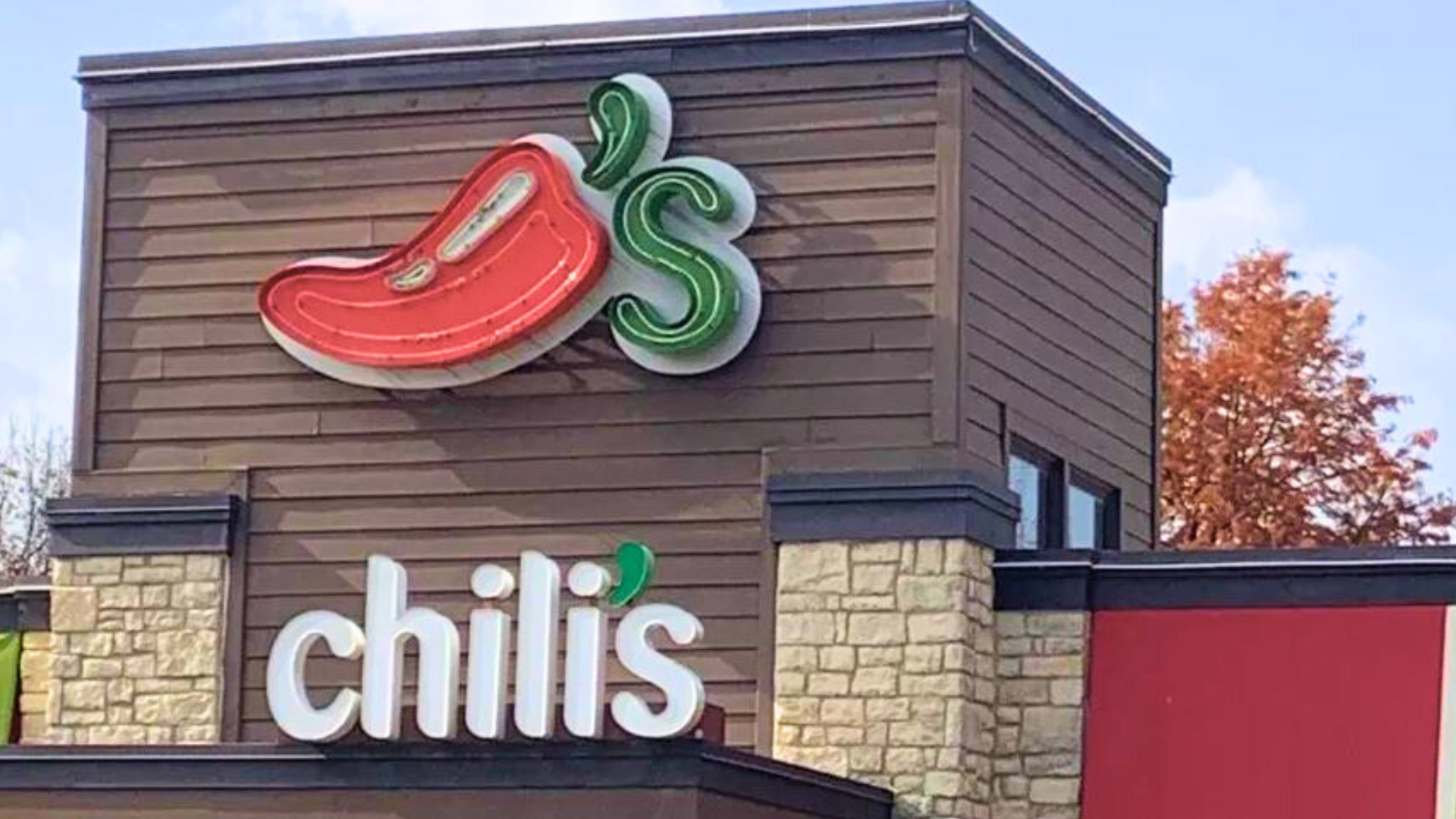 Chili's restaurant entrance. (NEXSTAR/Russell Falcon)