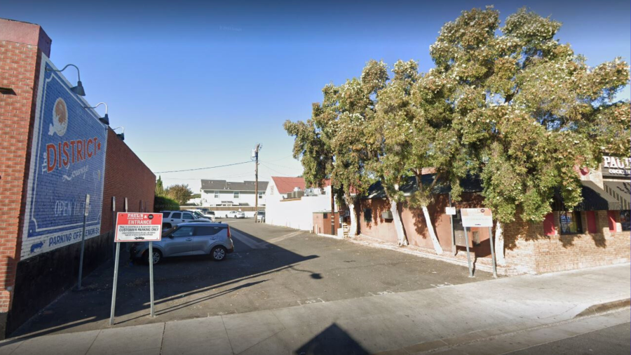 A parking lot next to Paul's Cocktails bar in Old Towne Orange, California. (Google Earth)