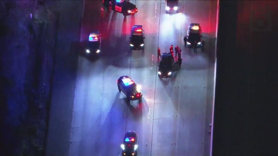 A bomb threat shut down the 118 Freeway near Porter Ranch on Jan. 20, 2024. (KTLA)