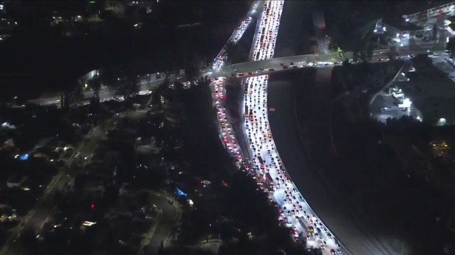 A bomb threat shut down the 118 Freeway near Porter Ranch on Jan. 20, 2024. (KTLA)