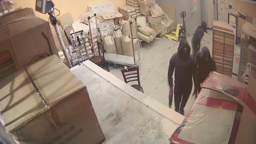 Video captures the terrifying moment a group of masked suspects ransacked a Pico-Union bakery as workers were still inside on Jan. 15, 2024. (El Valle Oaxaqueño)