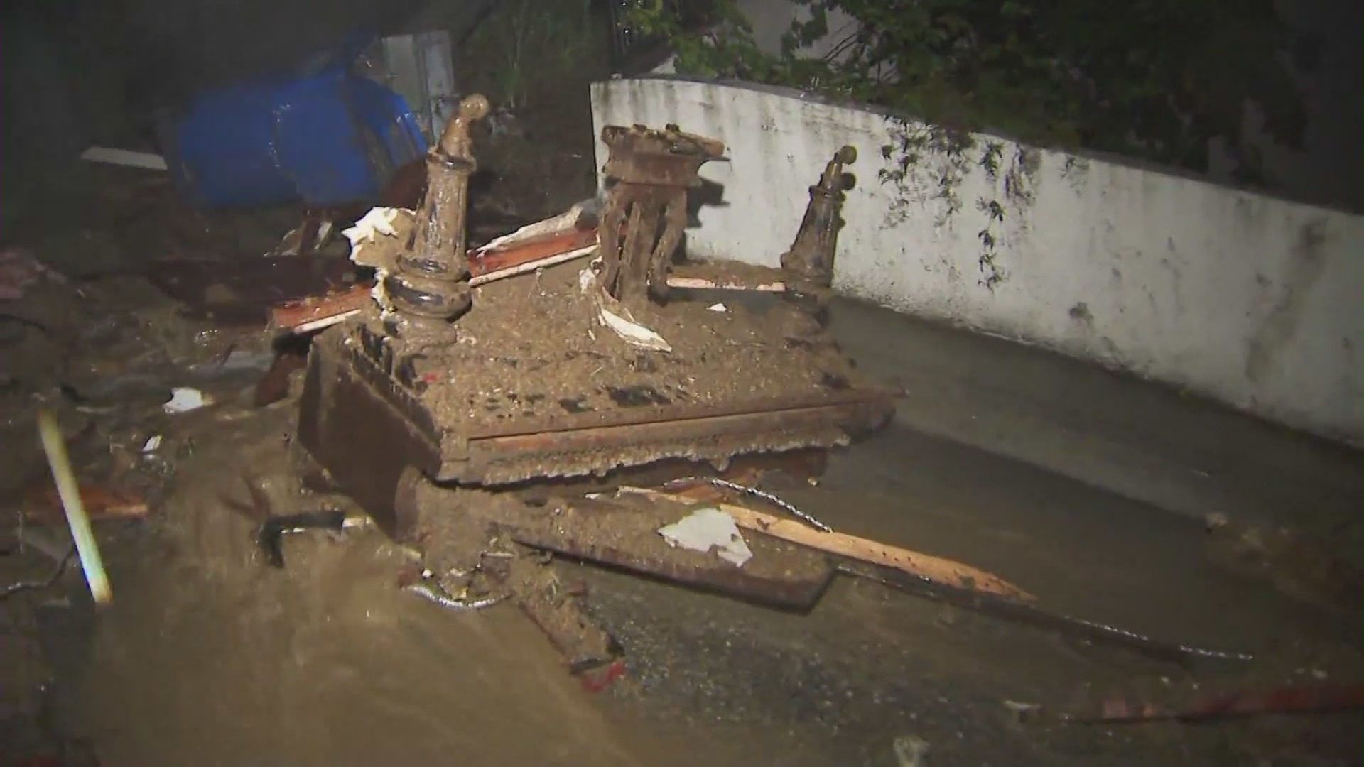 Multiple houses damaged by mudslide in Beverly Glen