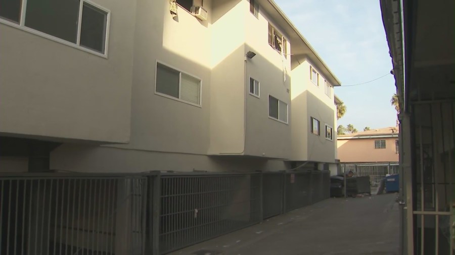 The shattered third-story window belonging to a man neighbors say are terrorizing a Baldwin Village apartment complex. (KTLA)