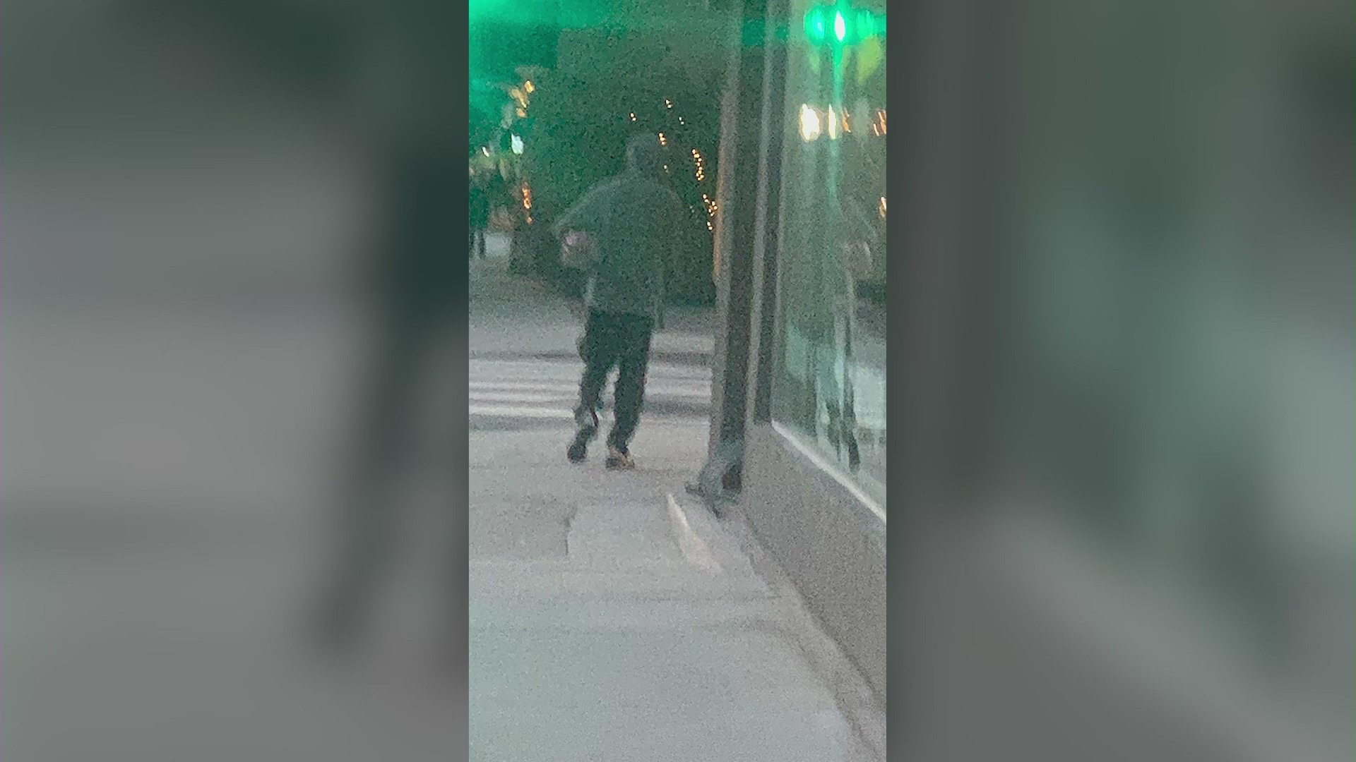 Photo of the suspect walking away after assaulting a 6-year-old girl in Santa Monica on March 10, 2024. (Christina Tullock)