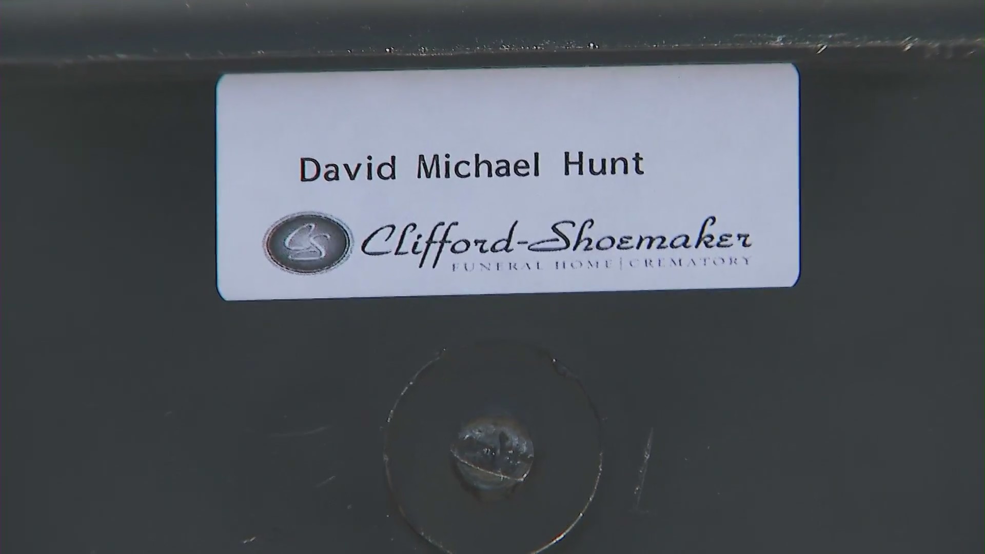 The label of David Hunt's ashes shows his full name and "Clifford-Shoemaker Funeral Home." (KTLA)