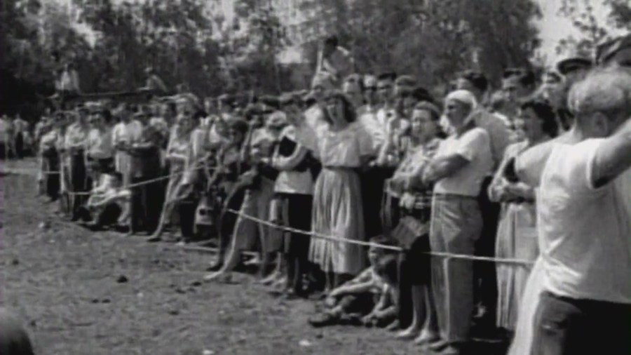 Thousands of onlookers gathered at the San Marino well to watch the attempted rescue of Kathy Fiscus in April 1949. (KTLA)